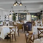 Marina Dream At Santa Marina, アパート